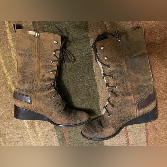Michael Kors distressed boots with gold hardware and small wedge. Size 6.5 - Picture 3 of 4
